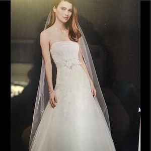 Wedding dress. Size 8(fits 2-6 size)